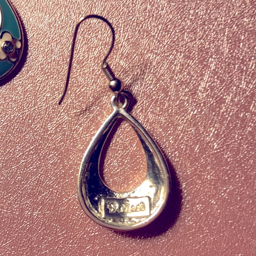 Da Vinci earrings Lovely Tear Shaped, Aqua with Blue inset crystals , white posy - Picture 5 of 5